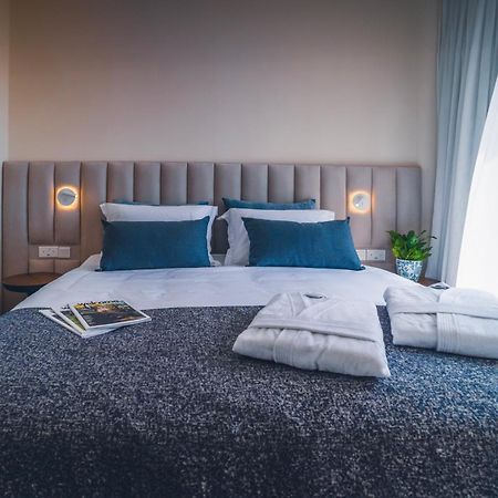 Wellclub - Wellness Family Experience - Seaview Hotell Paphos Exteriör bild