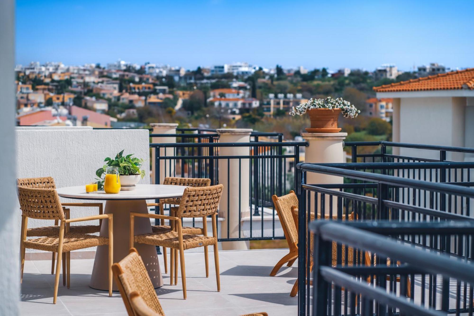 Wellclub - Wellness Family Experience - Seaview Hotell Paphos Exteriör bild