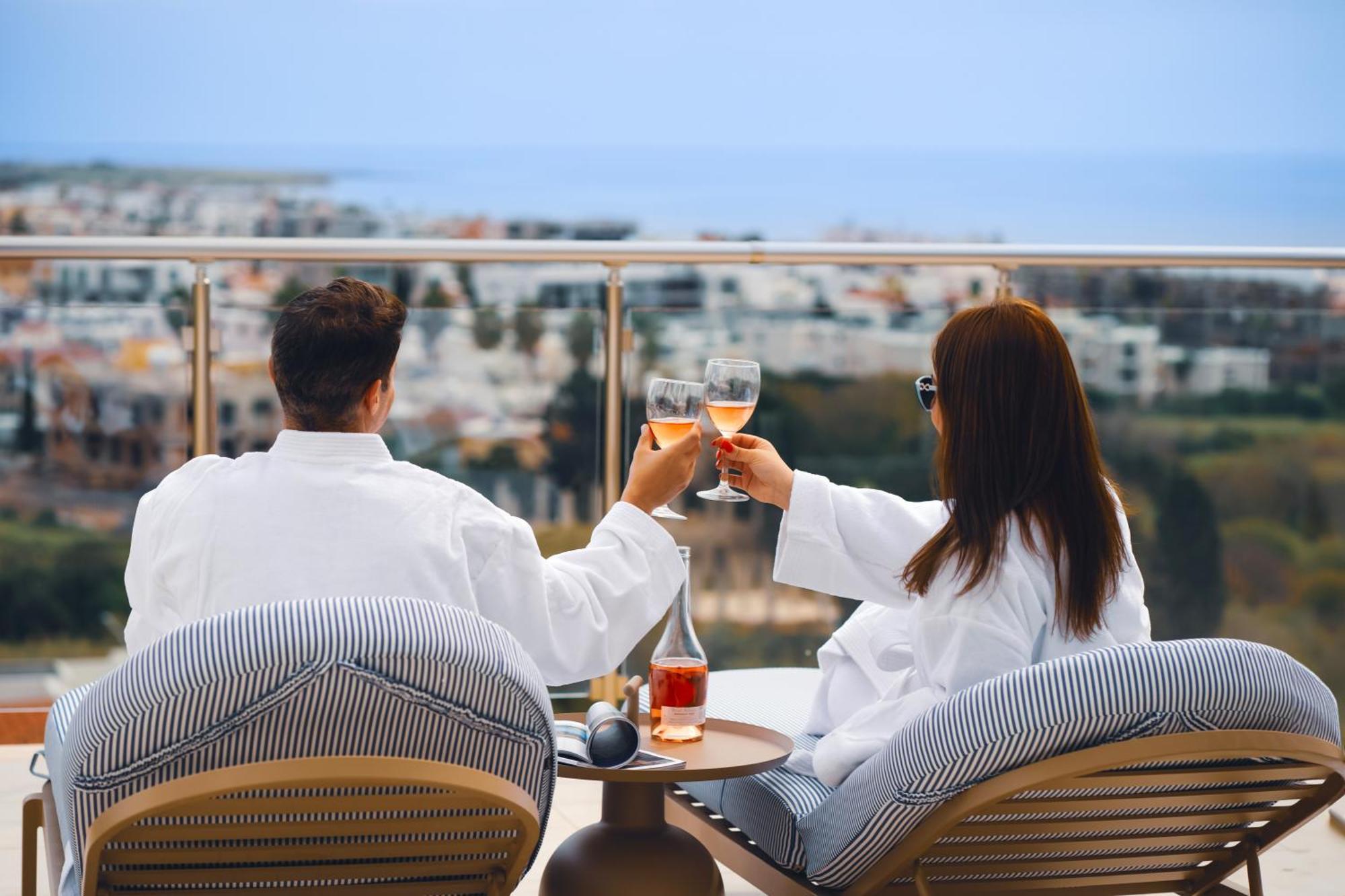 Wellclub - Wellness Family Experience - Seaview Hotell Paphos Exteriör bild