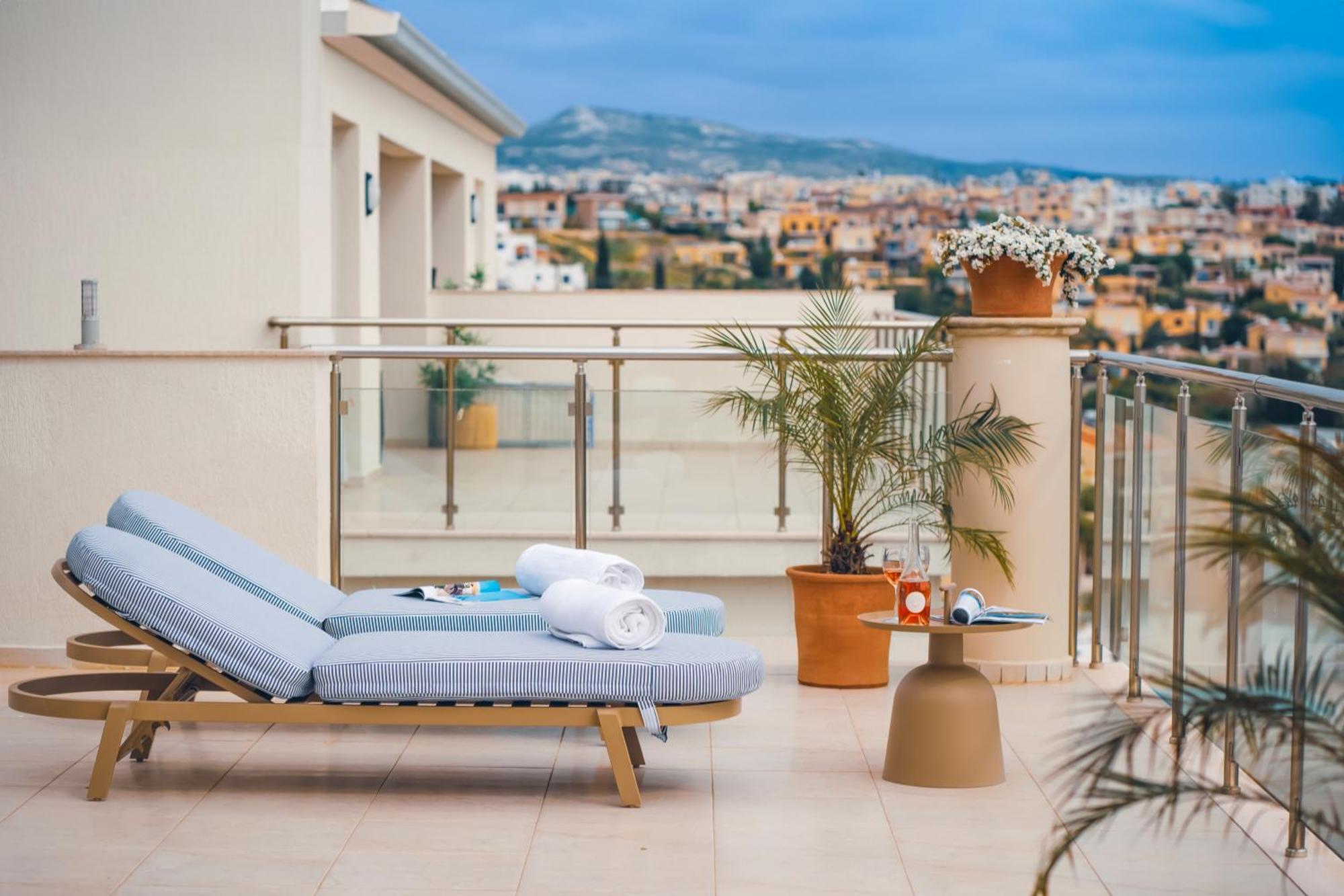 Wellclub - Wellness Family Experience - Seaview Hotell Paphos Exteriör bild