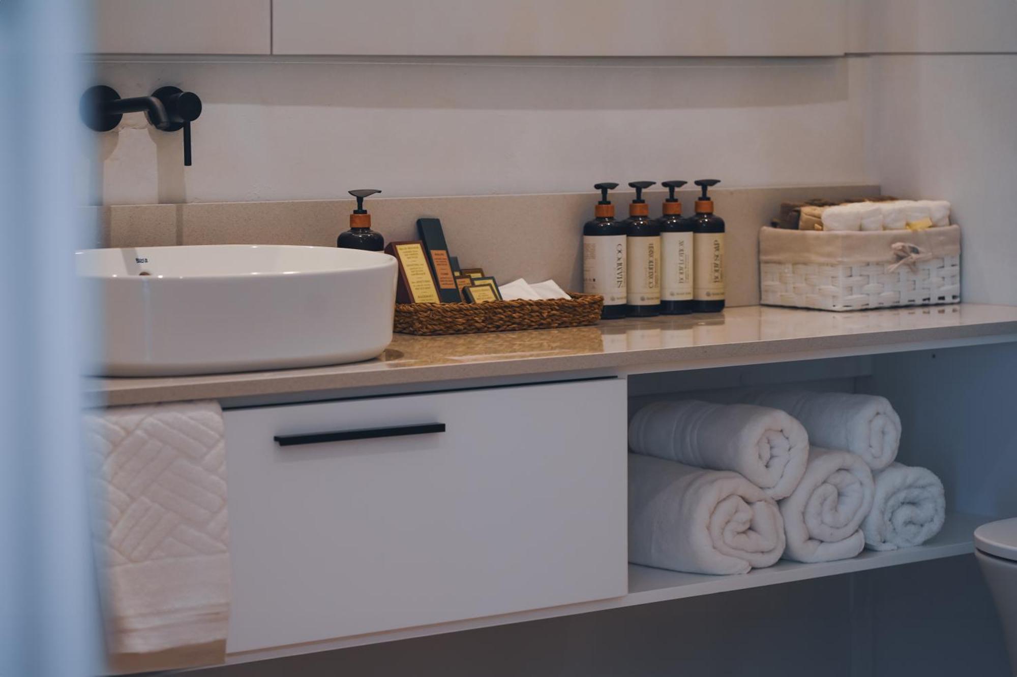Wellclub - Wellness Family Experience - Seaview Hotell Paphos Exteriör bild