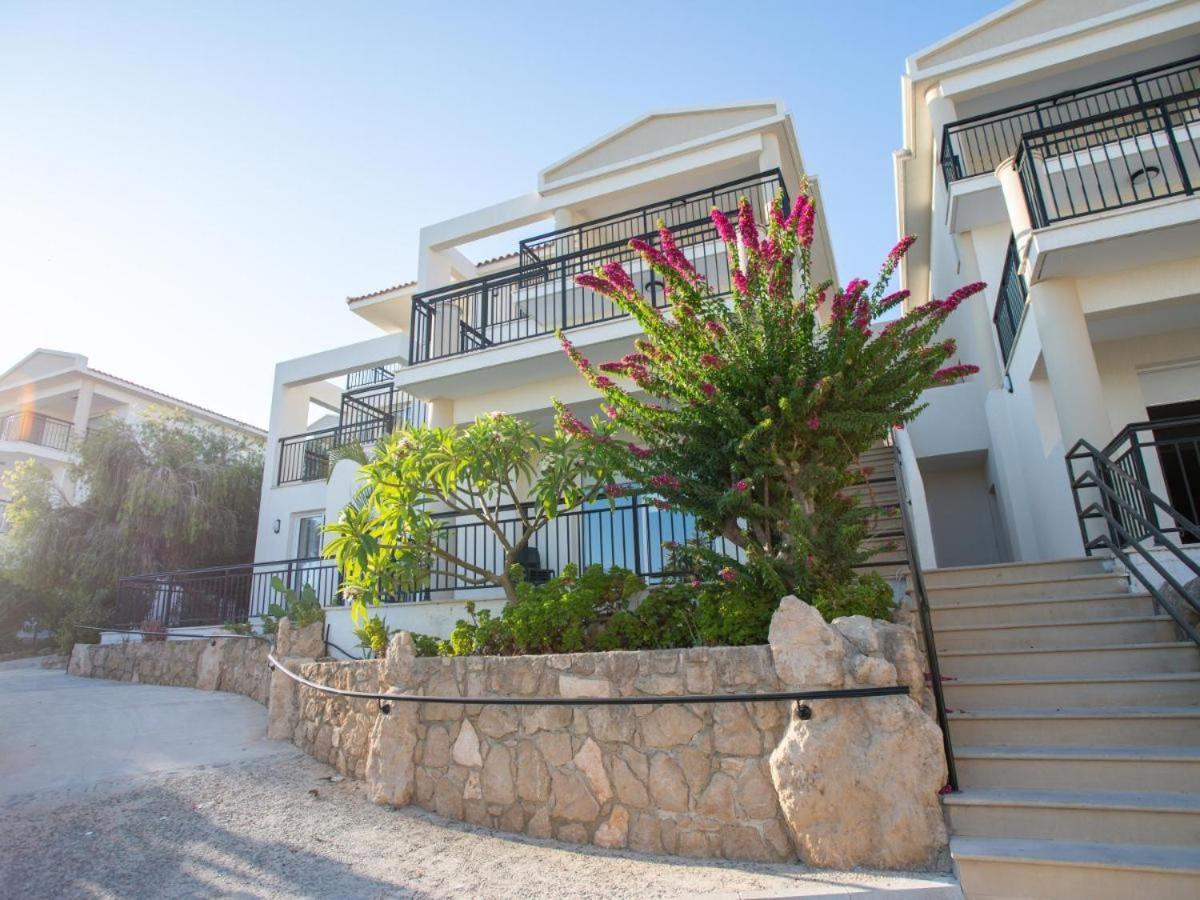 Wellclub - Wellness Family Experience - Seaview Hotell Paphos Exteriör bild