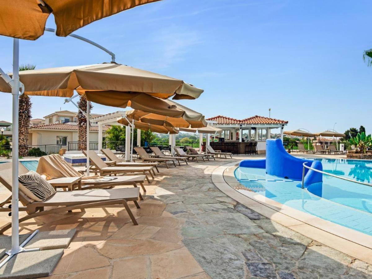 Wellclub - Wellness Family Experience - Seaview Hotell Paphos Exteriör bild