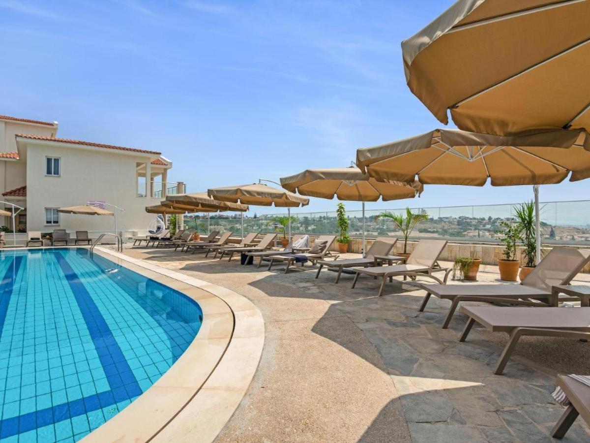 Wellclub - Wellness Family Experience - Seaview Hotell Paphos Exteriör bild