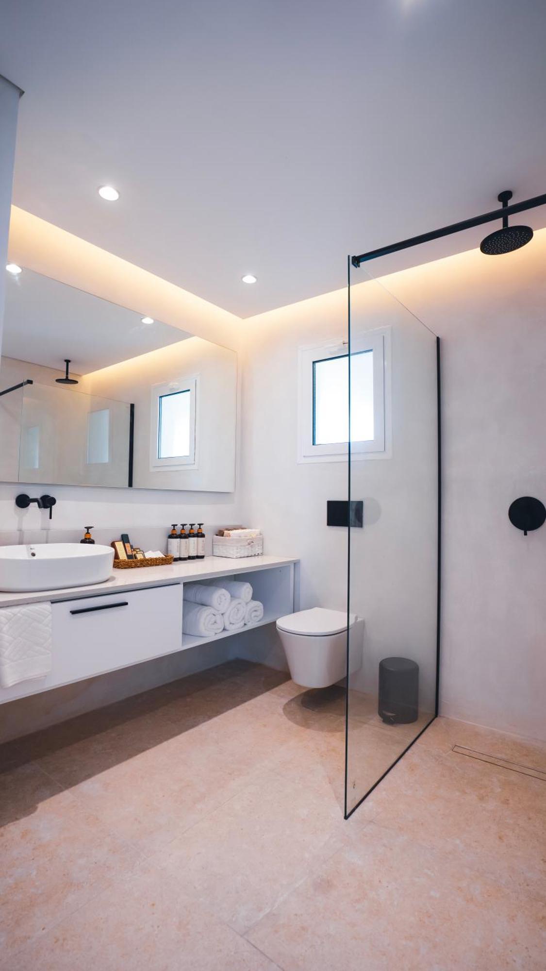 Wellclub - Wellness Family Experience - Seaview Hotell Paphos Exteriör bild