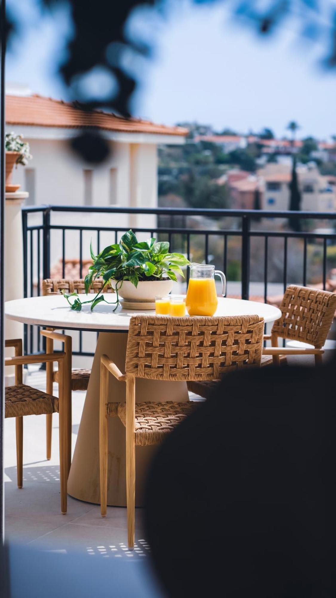 Wellclub - Wellness Family Experience - Seaview Hotell Paphos Exteriör bild