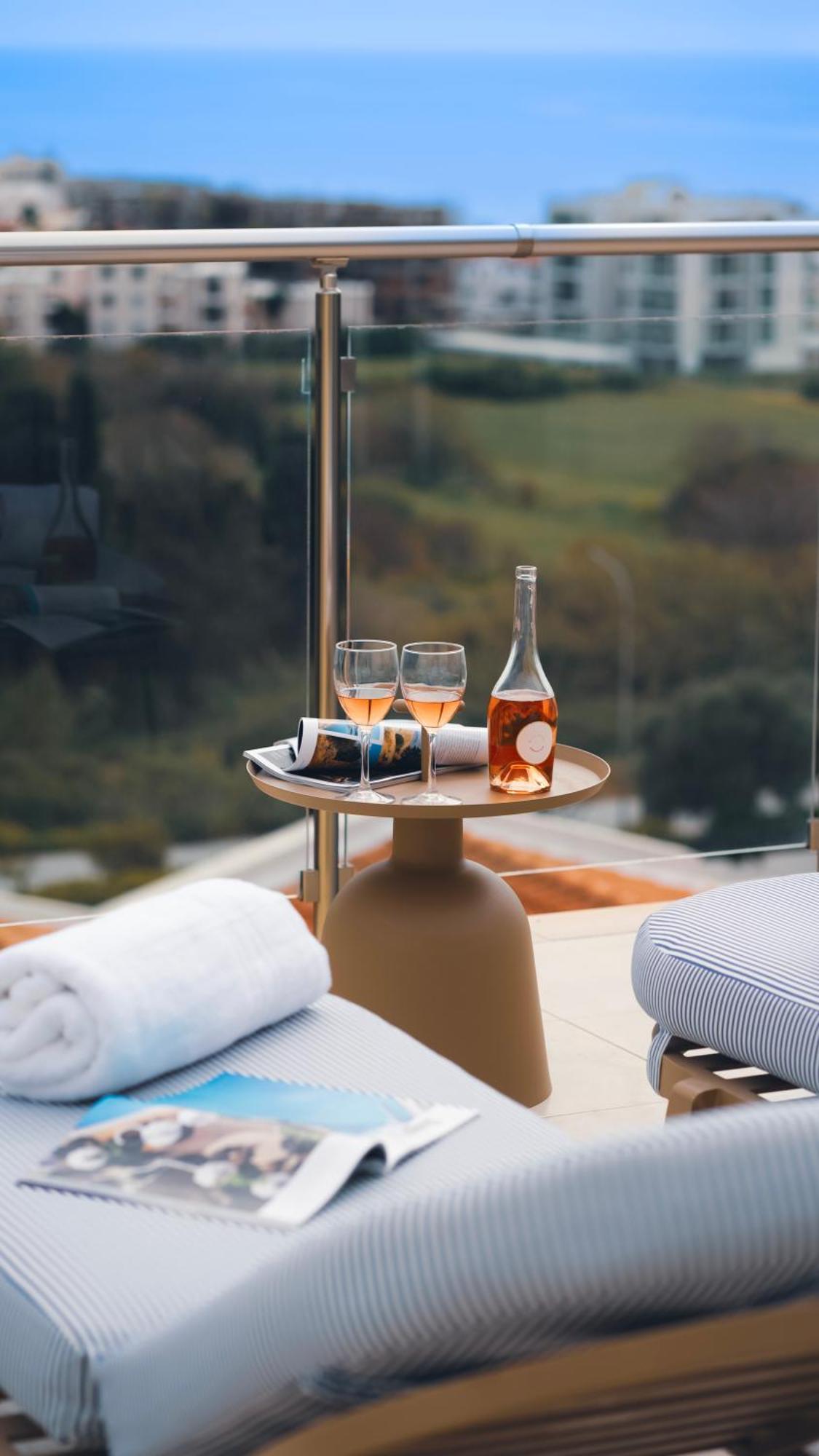 Wellclub - Wellness Family Experience - Seaview Hotell Paphos Exteriör bild
