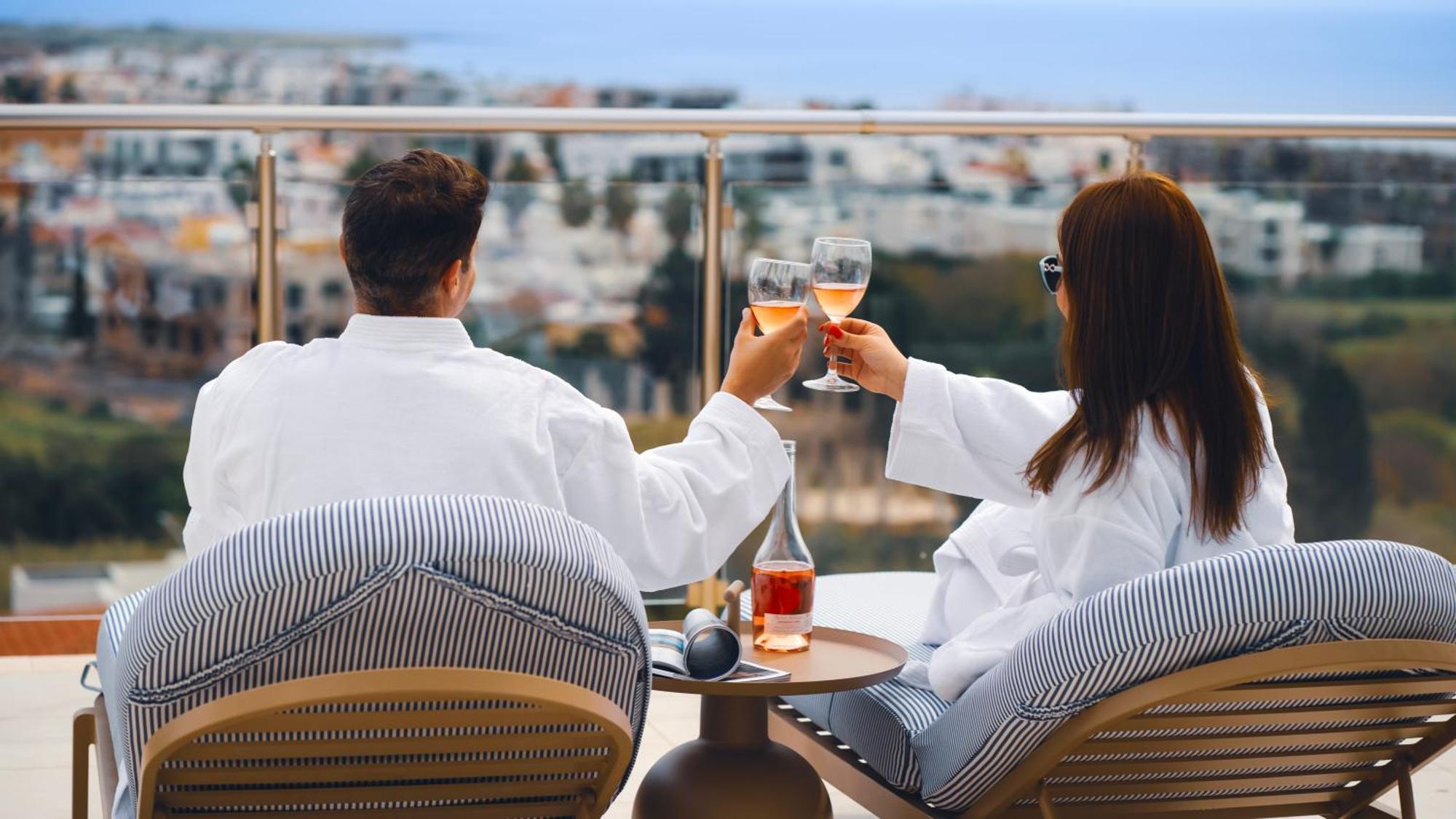 Wellclub - Wellness Family Experience - Seaview Hotell Paphos Exteriör bild